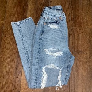 Ripped Lightwash Jeans